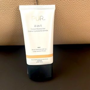 PUR 4-in-1 tinted moisturizer MN3